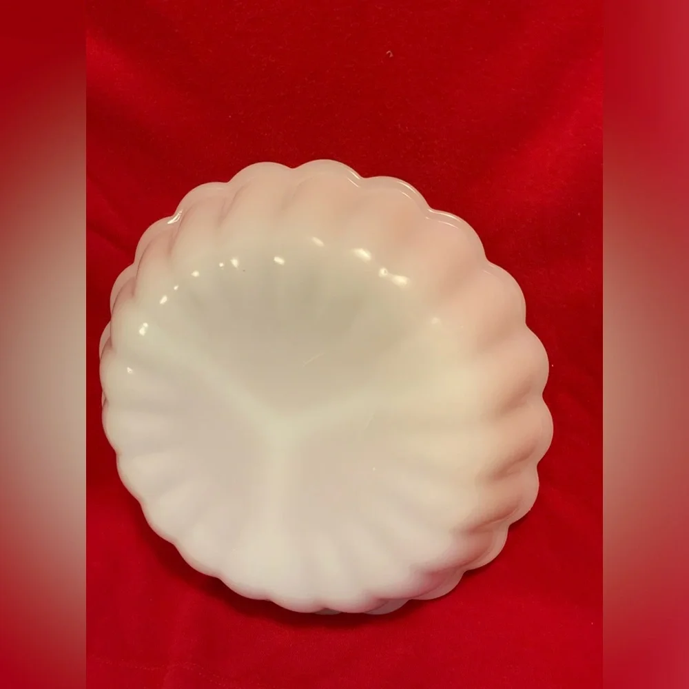 MILK GLASS DISH - Picture 4 of 4